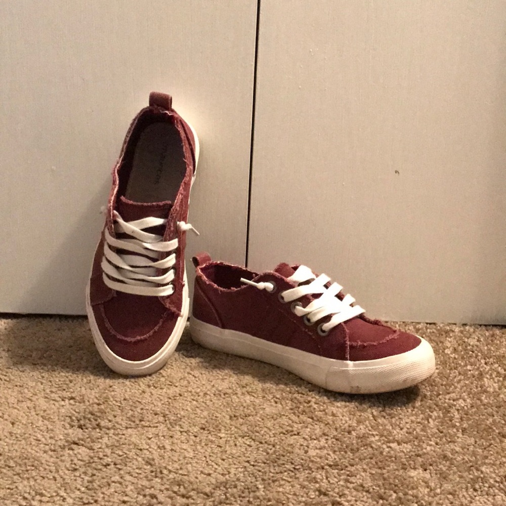 Red tennis shoes-slip on